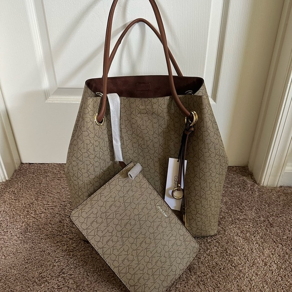 Calvin Klein Handbag  Brand new with tags Neutral color Carry all year round - Picture 1 of 6